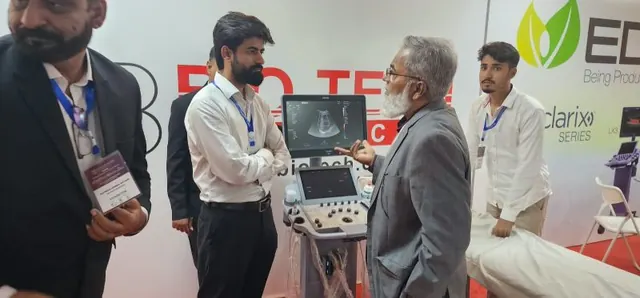Product discussion at the EDAN stand